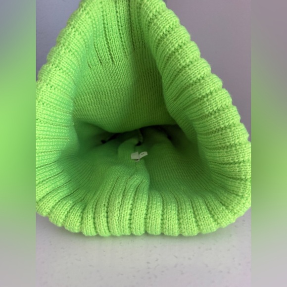 Seattle Seahawk NFL Knit Beanie with Pom Pom New no tags - Picture 2 of 6